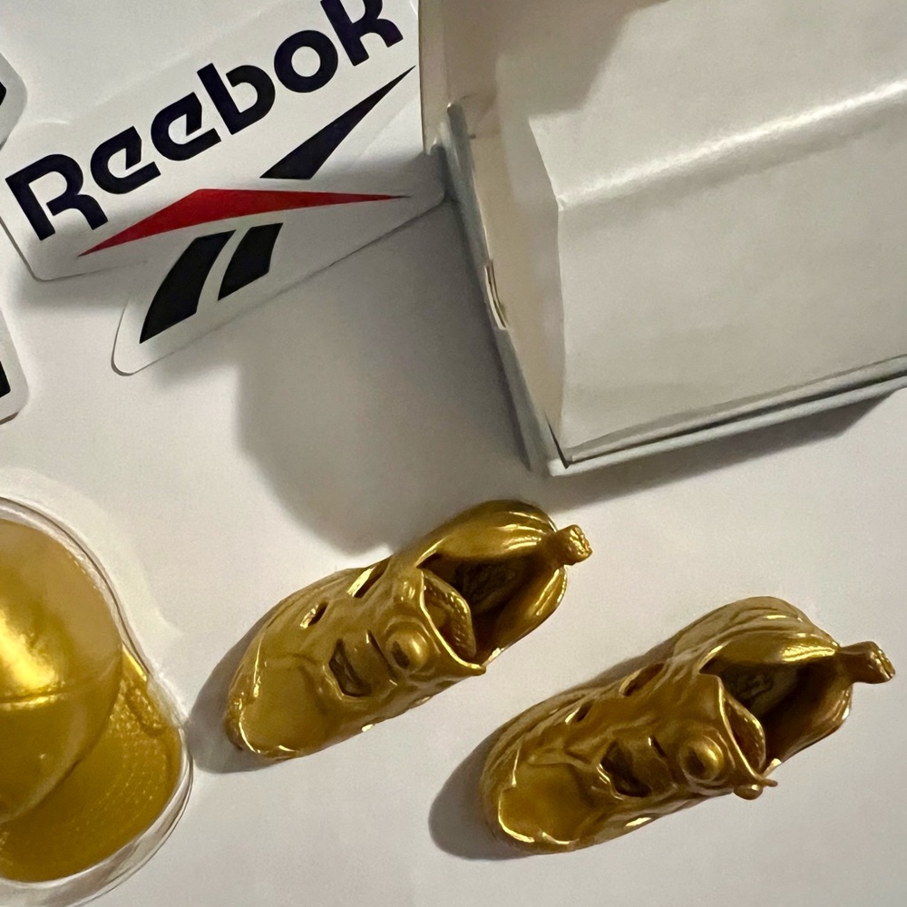Mini Brands Ultra Rare Gold Reebok - Picture 7 of 8